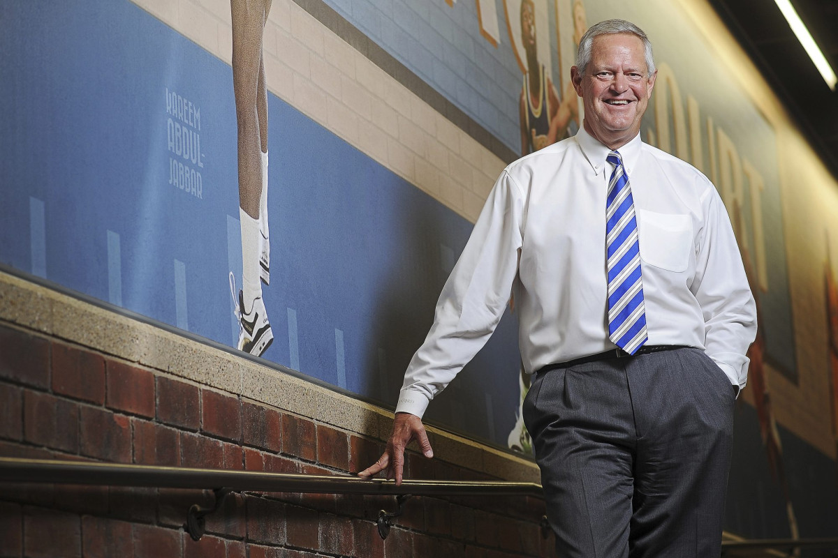 Midwest health system CEO says he had COVID-19, won’t wear
mask 1