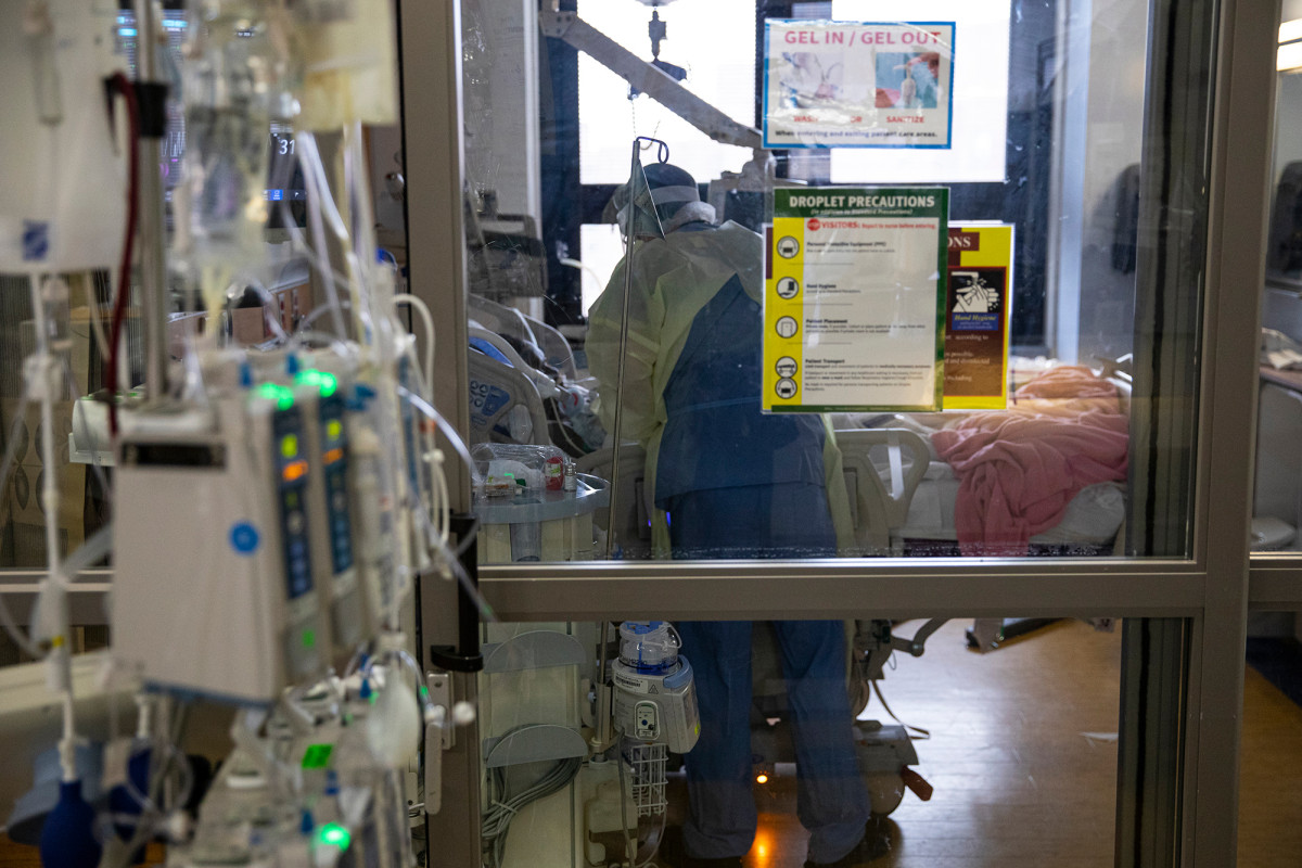Top NYC doc says ventilators were overused during peak of
COVID-19 1