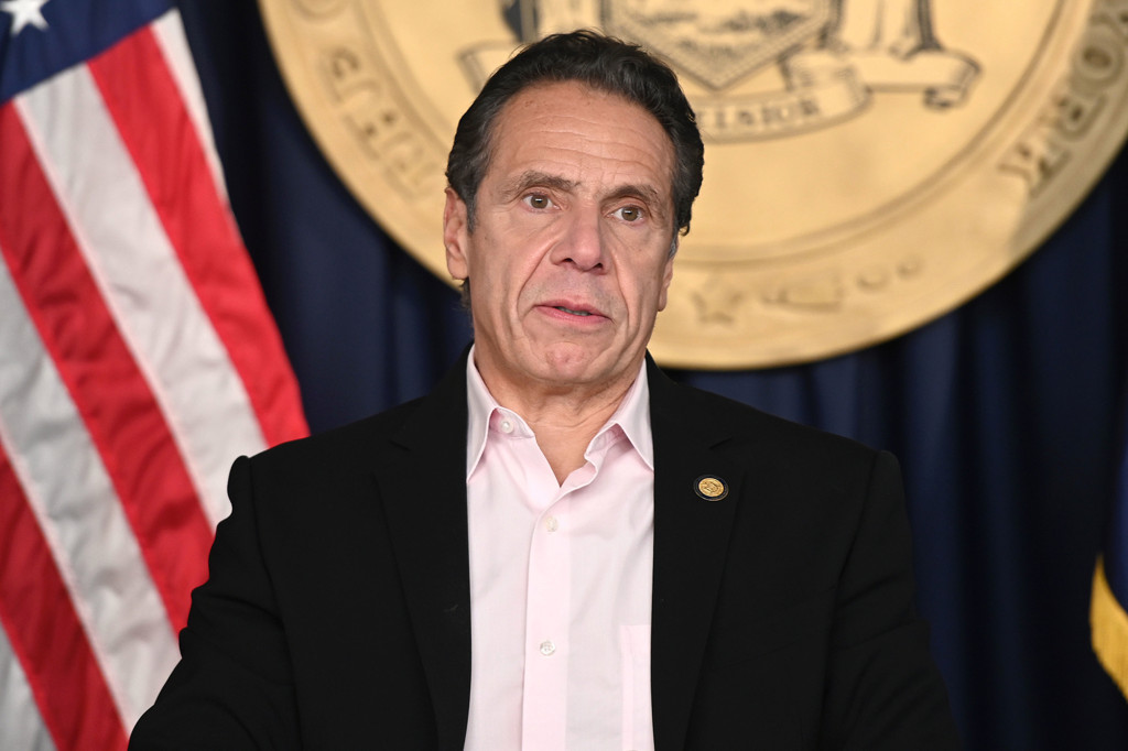Gov. Cuomo orders restaurants, bars to close at 10 p.m. amid
COVID-19 uptick 1