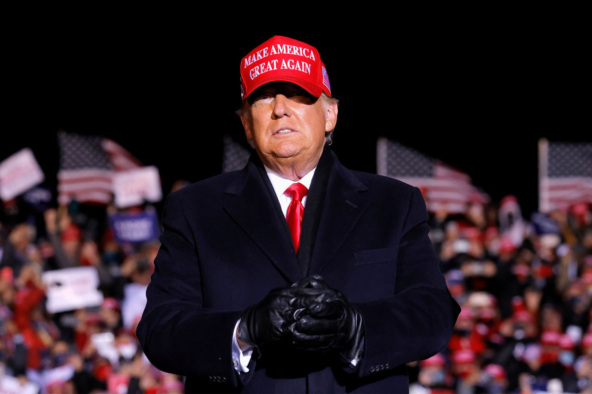 Trump warns election rioters, looters ‘will be prosecuted to
the fullest extent’ 1