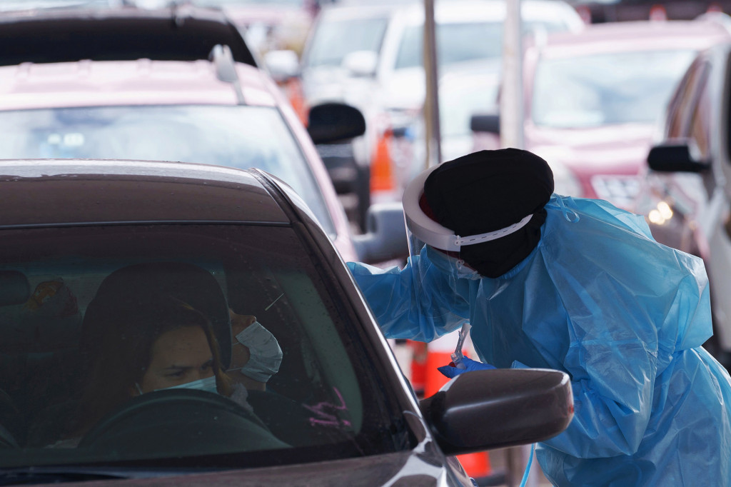El Paso to install 10 mobile morgues as COVID-19 body count
rises 1