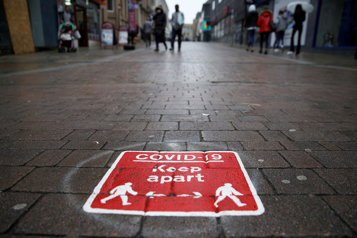 How Britain failed to stop the second wave of
COVID-19 1