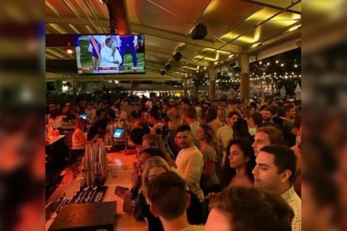 Florida bar quickly closes after it’s packed with maskless
crowds at reopening 1