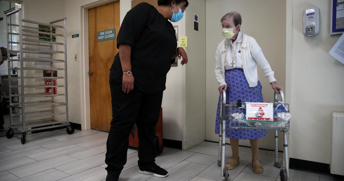 Nursing home COVID-19 cases shoot up 400% in surge
states 1