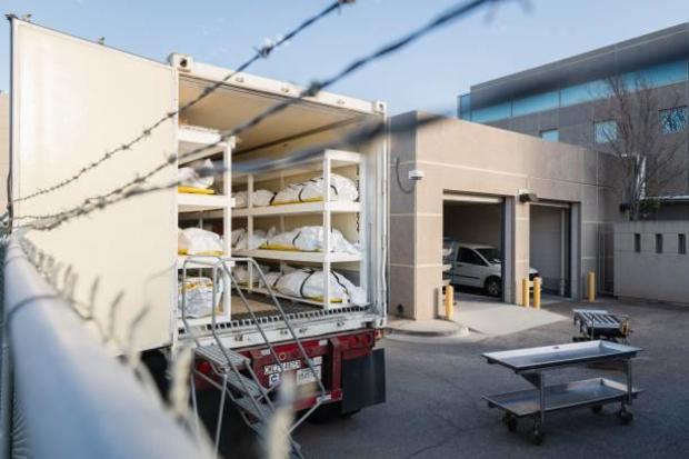 U.S. reports record 187,000 new COVID-19 cases in one
day 1