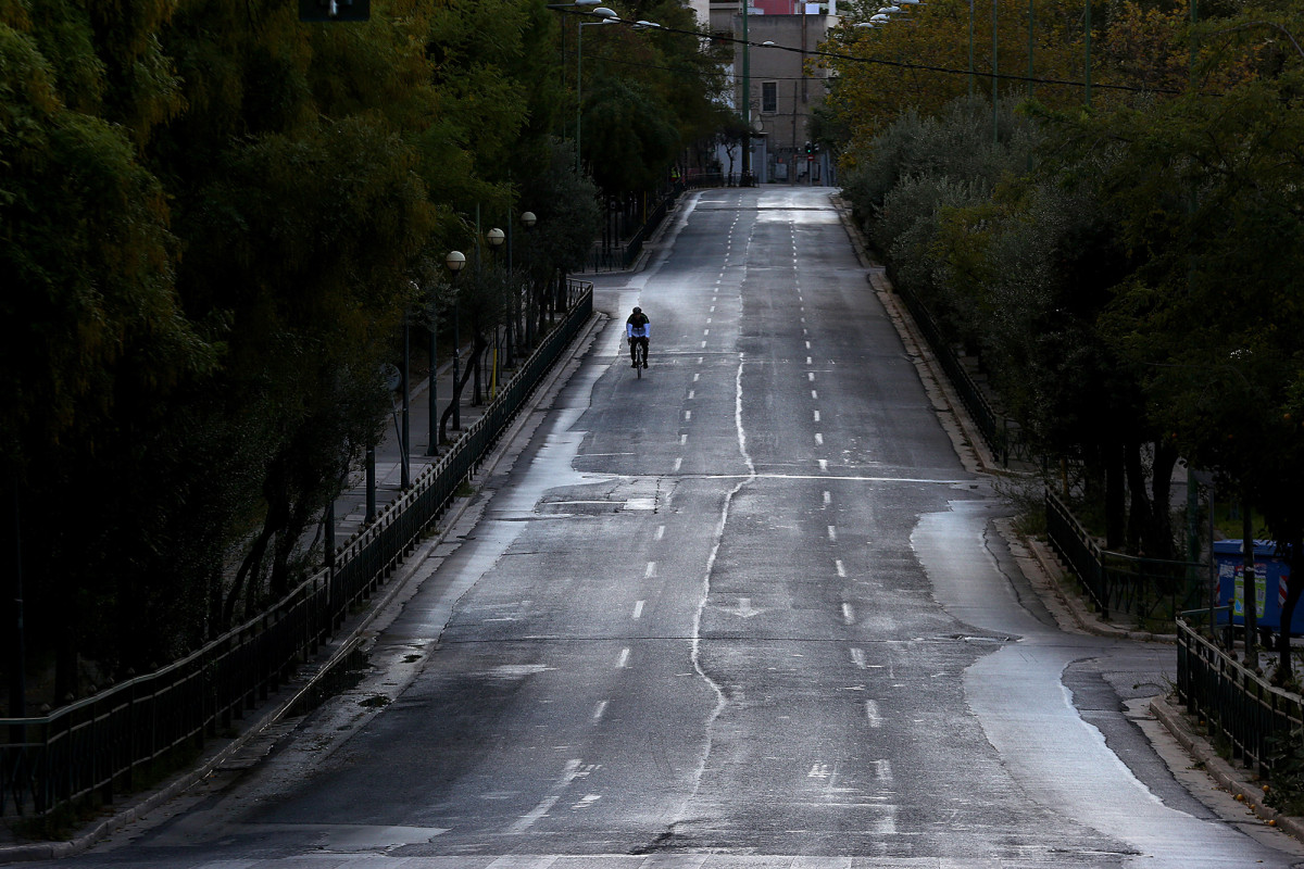 New coronavirus lockdown in Greece requires people to text
authorities before leaving home 1
