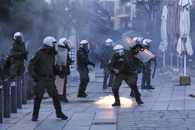 Clashes With Police, Cities Empty Out As Greece Plunged Into
2nd Lockdown 1