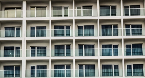 Trapped travelers in Australia 'scream from hotel' after
another 2-week quarantine 1