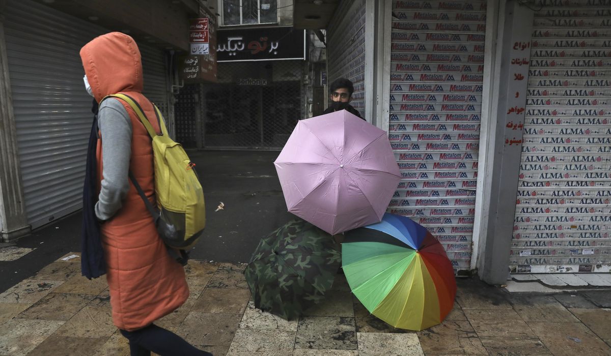 Iran shuts gov't offices, tightening virus
restrictions 1