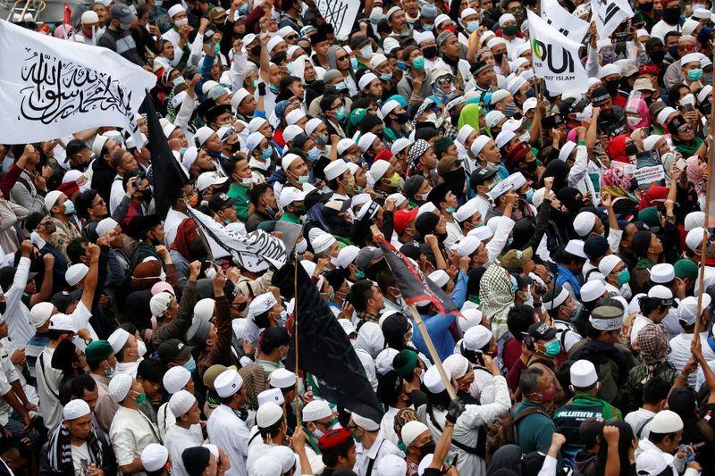 Huge Islamist Protests In Bangladesh &
Indonesia Demand Governments Sever Ties With France 1