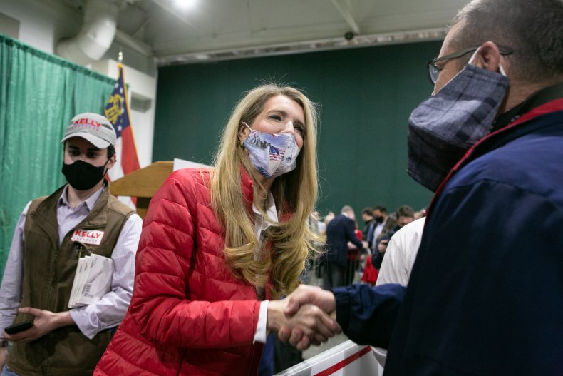 Kelly Loeffler Joins Growing List of GOP Senators in
Quarantine After COVID Tests 1