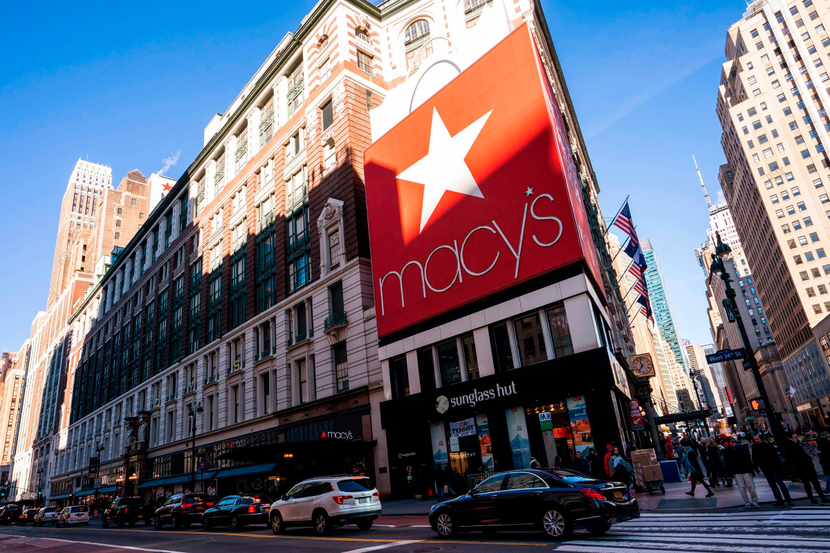 Macy’s sales plunge 20% as COVID-19 threatens holiday
season 1