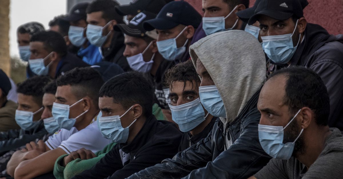 Spain, facing humanitarian crisis, opens 2nd migrant camp on
overrun Gran Canaria island 1