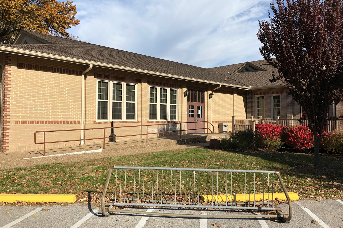 Missouri poll worker with COVID-19 still worked shift, died
after election 1