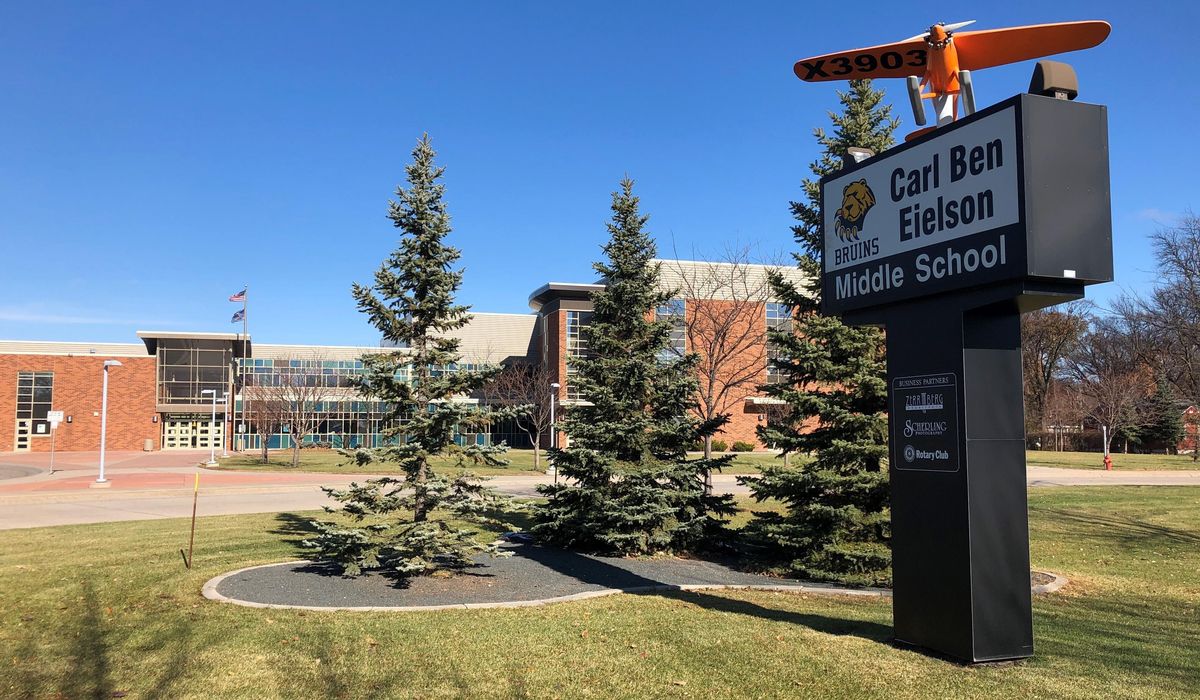 Virus numbers muddy plans to return Fargo students to
class 1