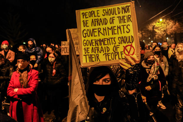 Poland delays implementing new abortion law amid huge
protests 1