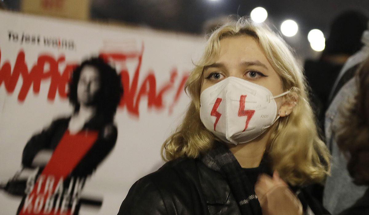 Poland protests leader: abortion court ruling must be
waived 1