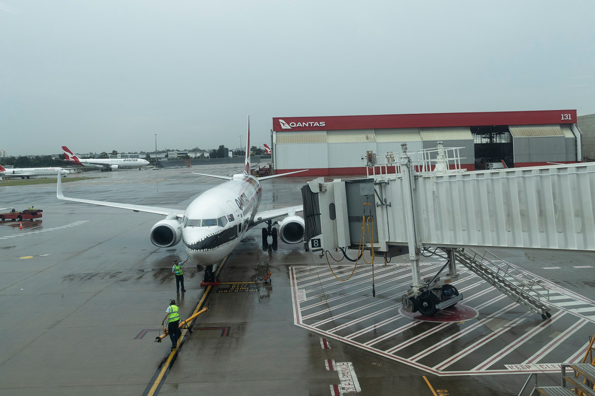 Qantas airline to mandate COVID-19 vaccine for international
flights 1