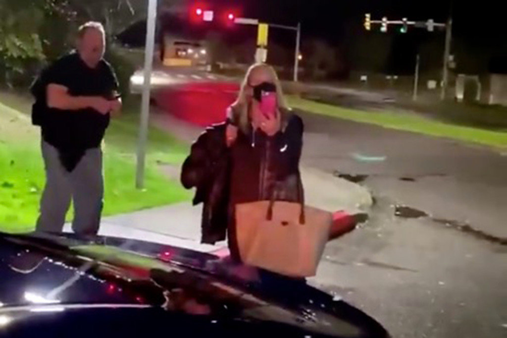 Disturbing video shows Lyft passenger’s racist rant when
asked to put on mask 1