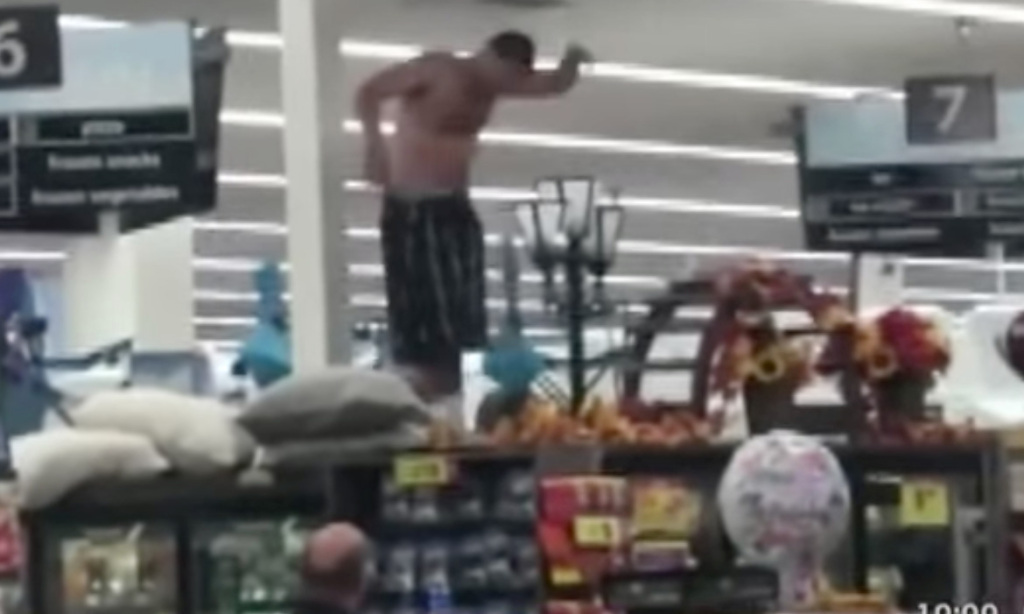 Los Angeles police officer shot during disturbance in
Ralph’s grocery store 1