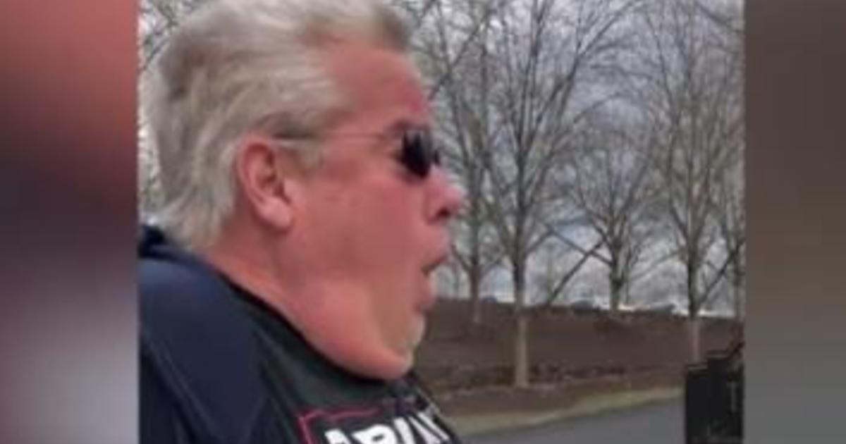Trump backer charged with assault after exhaling on
protesters 1