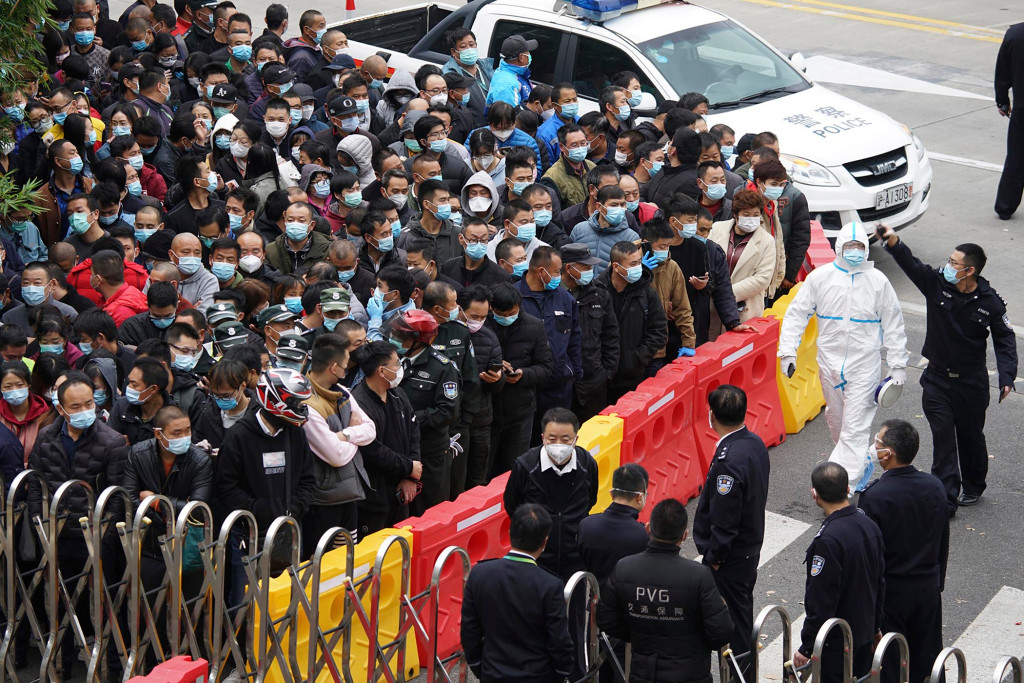 Chaos erupts at Shanghai airport after mass COVID-19 testing
ordered over cluster 1