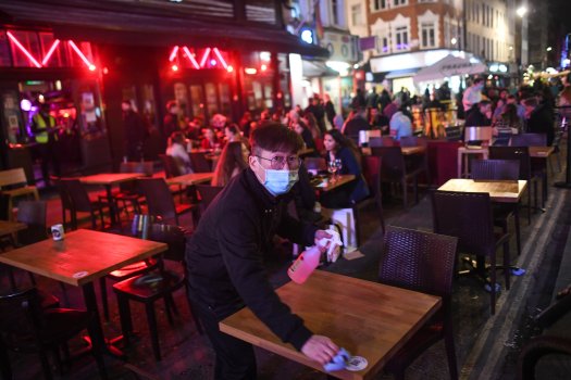 Last call as Britain prepares to lockdown again 1