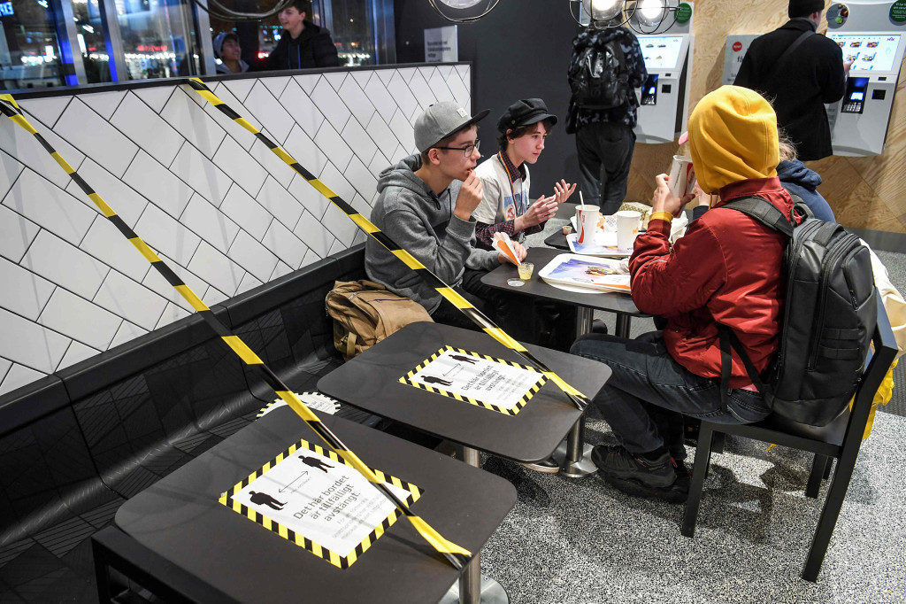 COVID-19 hospitalizations soar in lockdown-free Sweden amid
second wave 1