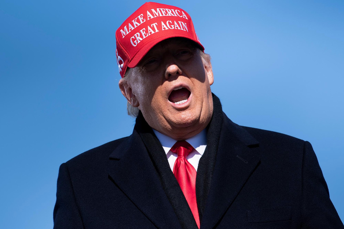 Trump signs order to push ‘patriotic education’ on eve of
election 1