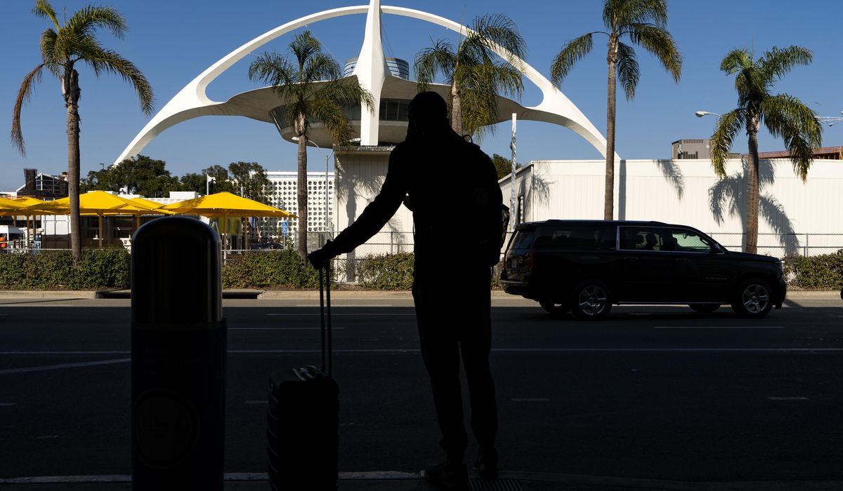 California faces worrying Thanksgiving as coronavirus
surges 1