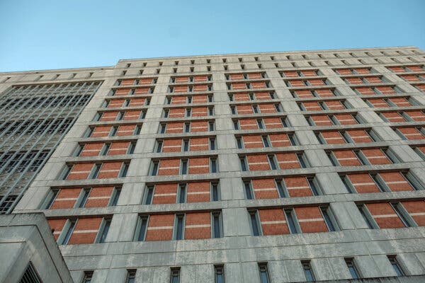 Stop the Coronavirus Outbreak at Brooklyn’s Federal
Jail 1