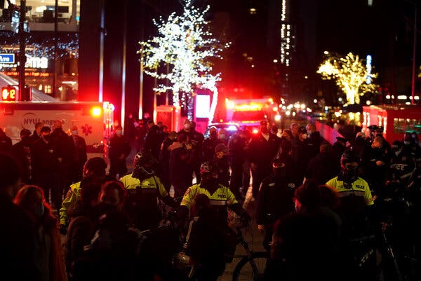 6 Injured When Driver Rams Into Protest Against ICE in
Manhattan 1