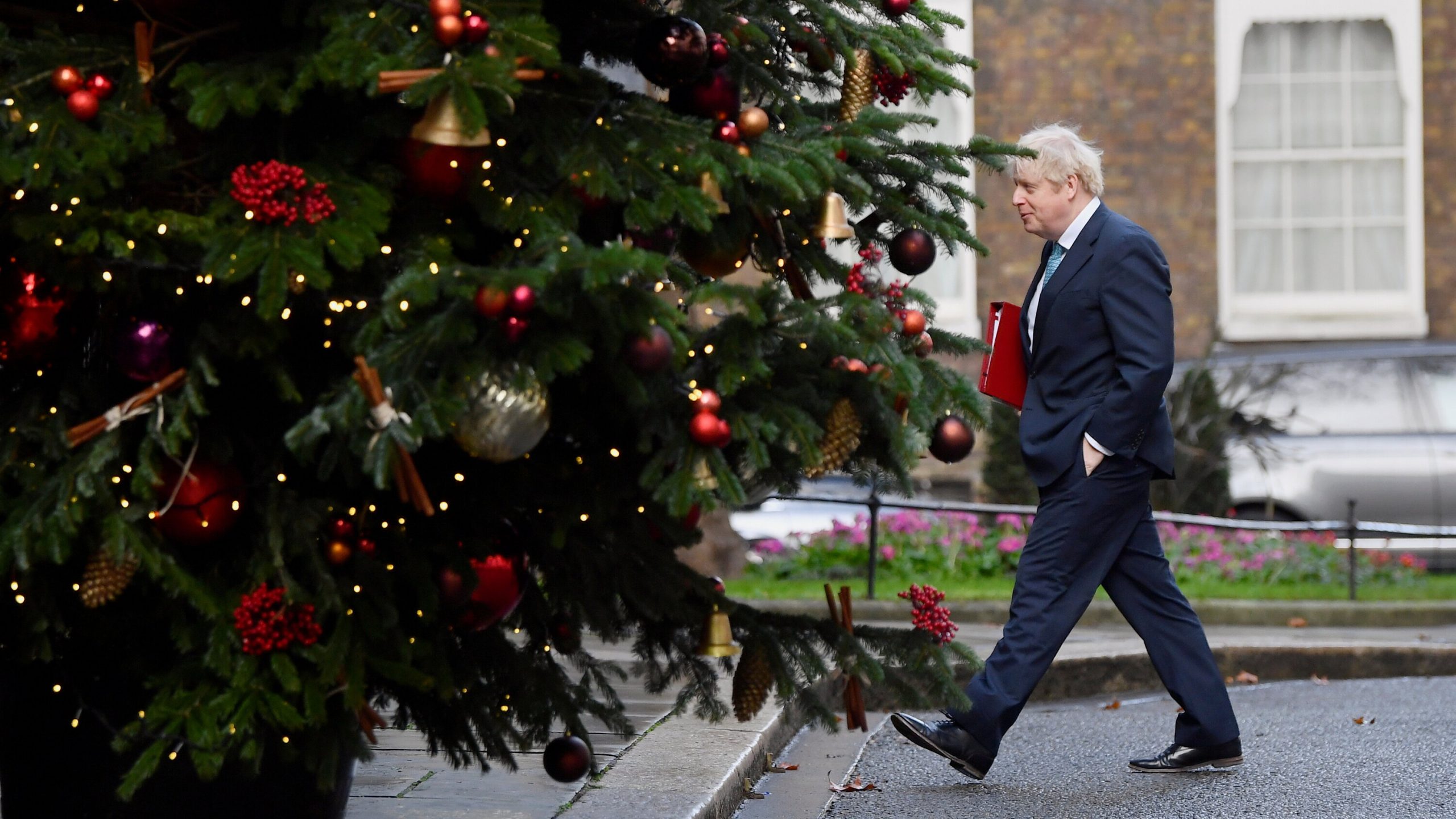 Johnson Resists ‘Canceling’ Christmas in U.K. to Stem
Coronavirus 1