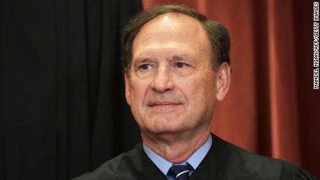 Supreme Court backs religious groups against Covid-19
restrictions in Colorado and New Jersey 1 Supreme Court backs religious groups against Covid-19
restrictions in Colorado and New Jersey 1