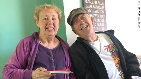 'I couldn't save either one of them.' ICU nurse loses
husband and mom to Covid-19 1