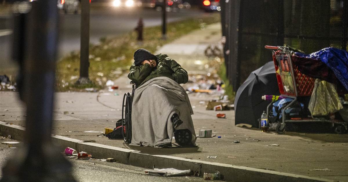 With winter approaching, homeless shelters face big
challenges against coronavirus 1