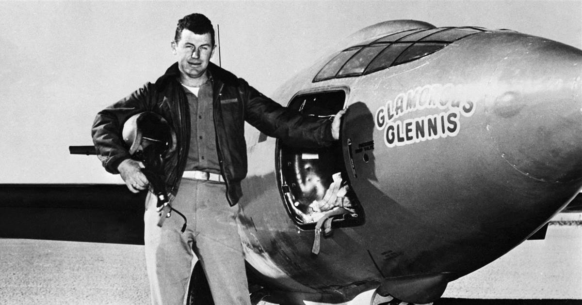 Chuck Yeager, Air Force officer who broke speed of sound,
dies at 97 1