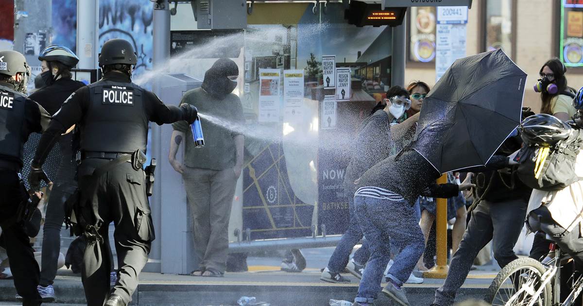 Seattle police in contempt for use of less-lethal weapons on
BLM protesters, judge says 1