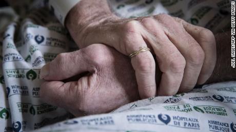 Men face 'almost three times the odds' of ICU admission for
Covid-19, study says 1