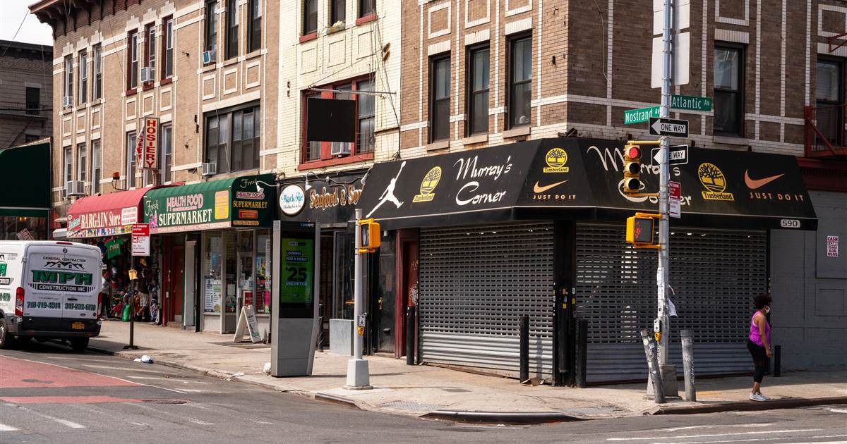 Covid-19 took a toll on Latino businesses. Here's what could
be ahead in 2021. 1