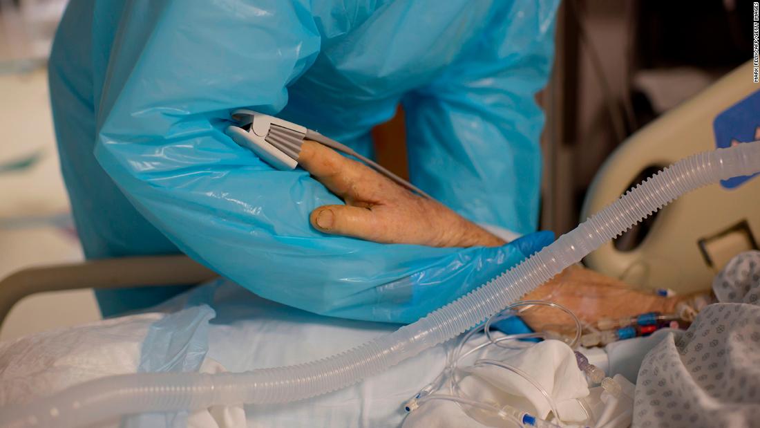 Analysis: As Covid-19 deaths hit a numbing record, 'our
hearts and our minds block out the enormity of it' 1