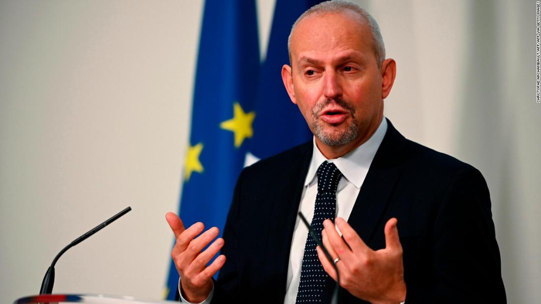 French Senate report says government failed to heed mask
stockpile warnings 1