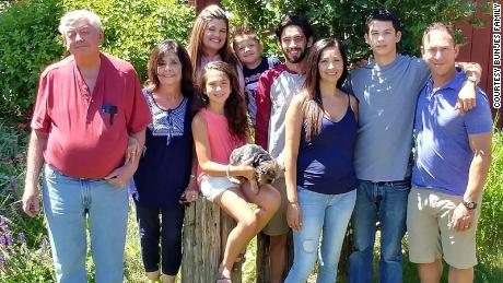 A grieving family in Trump country is fighting to prevent
more Covid-19 deaths 1