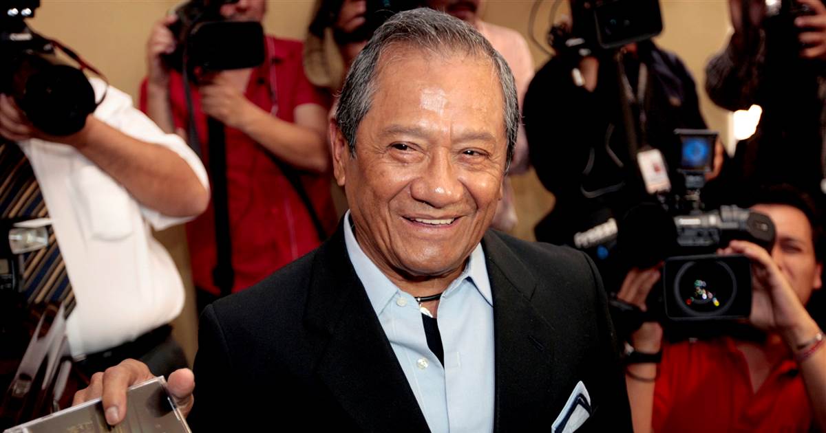 Armando Manzanero, famed Mexican balladeer, dies at 85 after
battling Covid-19 1