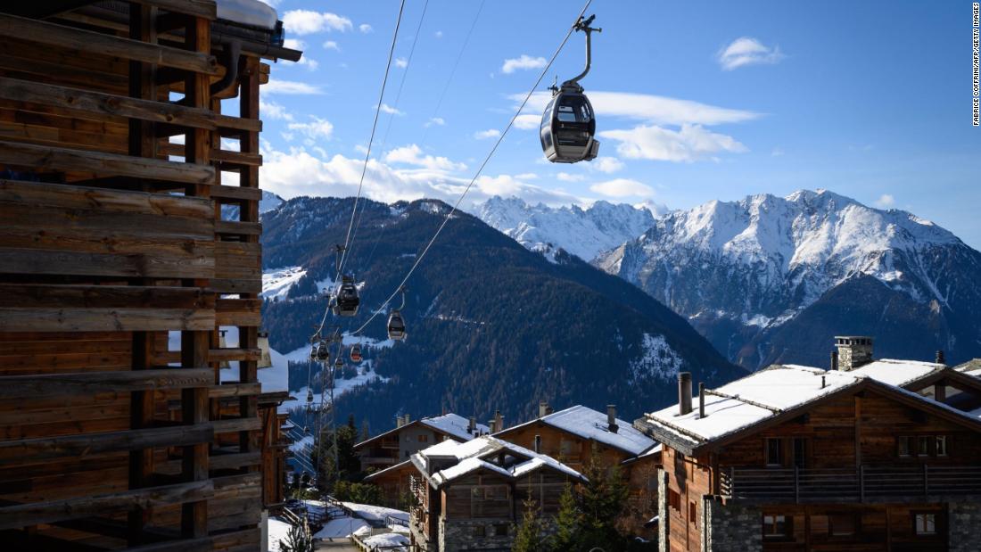 British tourists 'fled' Swiss ski resort quarantine 1
