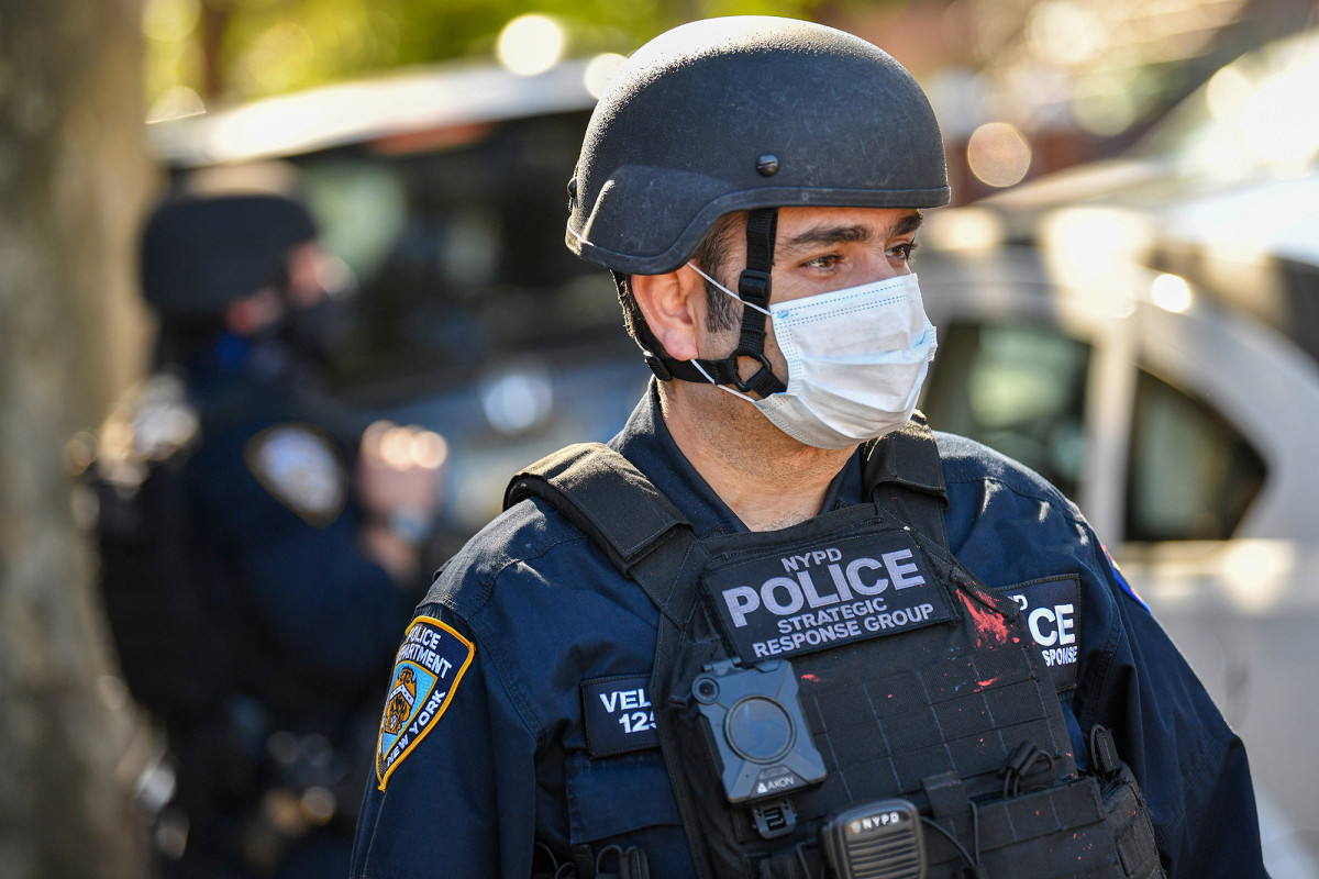 NYPD cops face delayed COVID-19 vaccine rollout over supply
chain issues 1