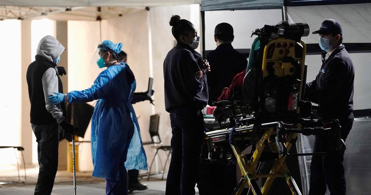 Doctors, nurses 'can't take much more' amid Covid-19 surge
in Southern California 1