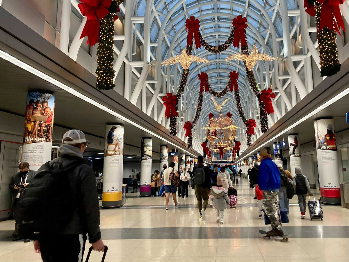 O’Hare, Midway aim to open COVID-19 testing sites next week
as American Airlines widens access to at-home tests 1 O’Hare, Midway aim to open COVID-19 testing sites next week
as American Airlines widens access to at-home tests 1