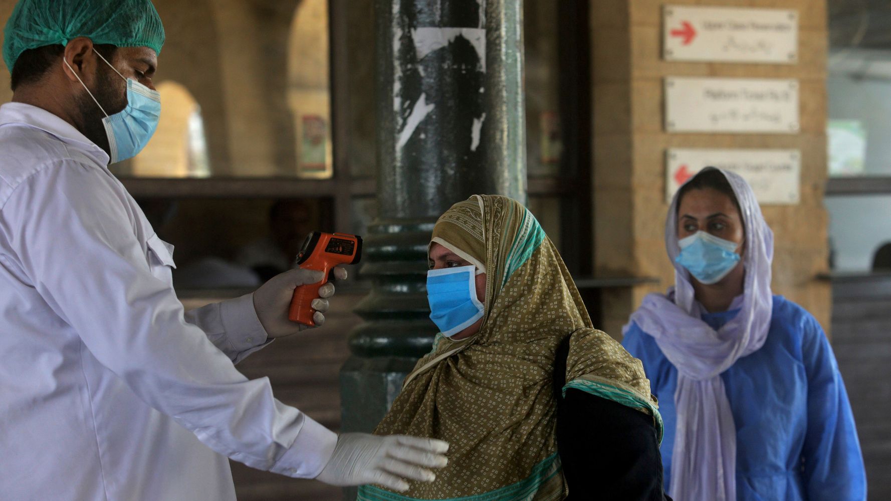 7 COVID-19 Patients In Pakistan Die After Oxygen Supply Runs
Out 1