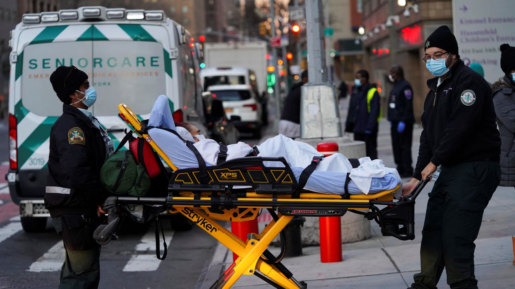 U.S. COVID-19 Deaths Hit Record Levels Ahead Of
Holidays 1